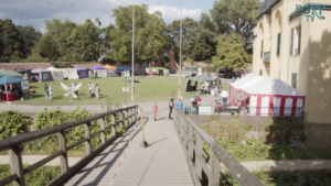 Ein Blick auf die Wiese in der Vorburg - 2022.